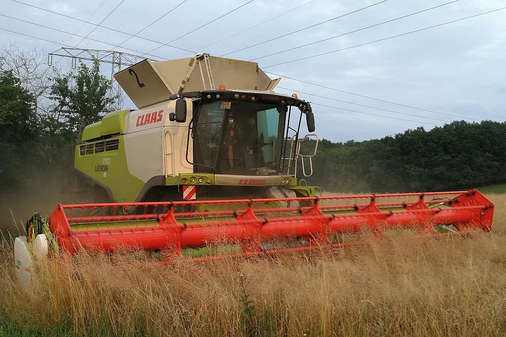 An impressive sight: CLAAS combine harvesters …