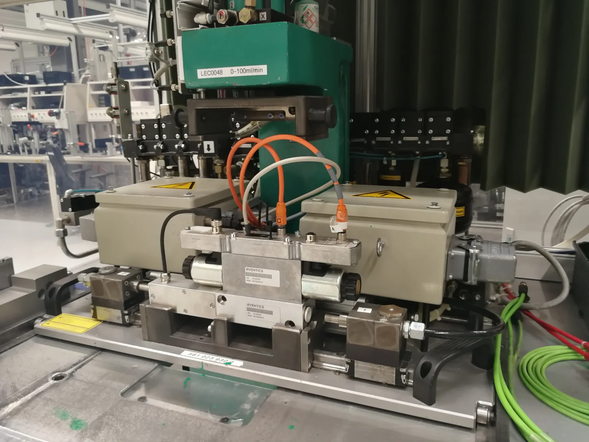 Real-Time-Ethernet-Busse EtherCAT, Profinet, SERCOS III, Profibus, IO-Link analoge und PWM-Signale, azyklische Kommunikation über RS-232, TCP/IP und http, Firmware-Updates über TFTP, http, die Webdienste von SIBAS PN (Siemens Bahnautomatisierungssystem Profinet), Device Firmware Upgrade (DFU) über USB, Ethernet over EtherCAT (EoE)